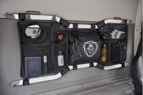 Symbol Scania, úložná síť a brašna